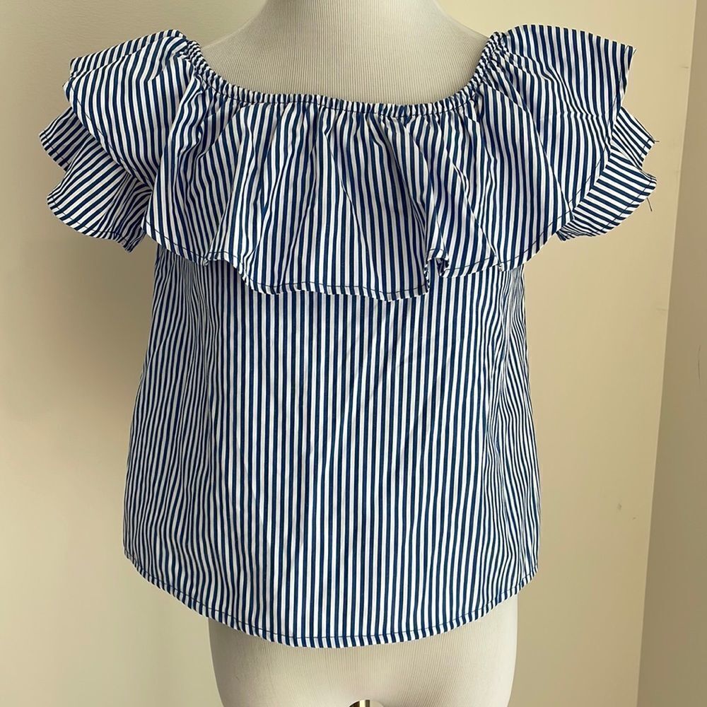 NWT Blue and white striped crop top can be worn on or off shoulders size Small